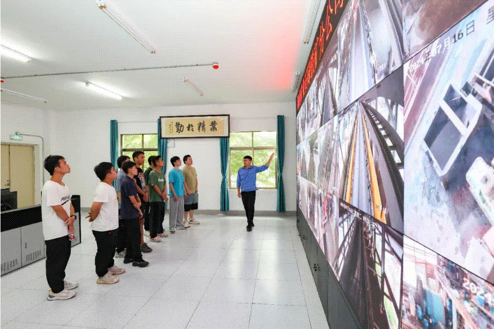9名青年员工入职MILE·米乐（集团）官方网站-HOME
MILE·米乐（集团）官方网站-HOME石碌铁矿分公司2_副本.gif